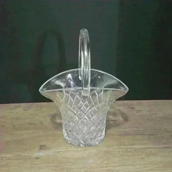 Beautiful Crystal  Decorative Basket - Picture 3 of 5